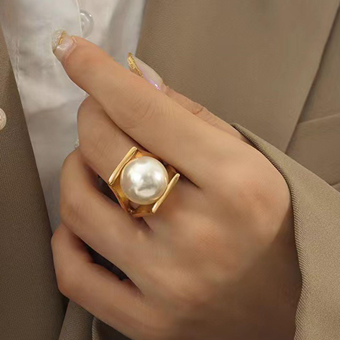 

A Women s Y-Shaped French-Style Imitation Pearl Ring, a Stylish and Elegant Piece of Jewelry Suitable for Vacation and Everyday Wear золотой