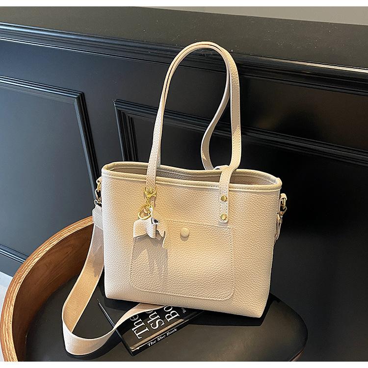 

Женская сумка в стиле ретро, легкая роскошь, большая вместимость, портативная на плечо, модная универсальная сумка-мессенджер, сумка-тоут