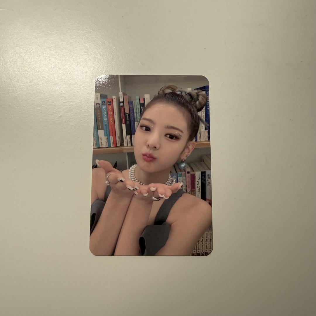 

[USED] ITZY trading card rear