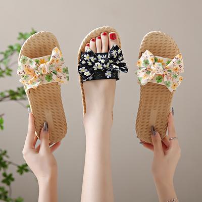 New Style Shoes Versatile Women's Beach Shoes Flat and Anti-slip Student Flip-flops