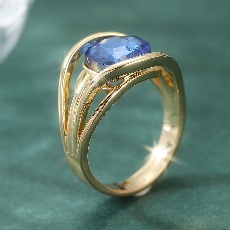 Luxury Vintage Inlaid Square Blue Synthetic Zirconia Golden Ring for Women Fashion Charming Banquet Occasion Jewelry Accessories