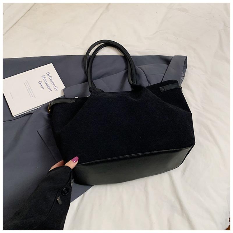 Niche large-capacity tote bag women s autumn and winter new suede casual commuter portable shoulder bag