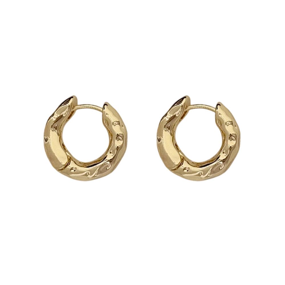 Exquisite European and American Style Hoop Earrings - Light Luxury, Super Shiny, Simple, and Stylish.