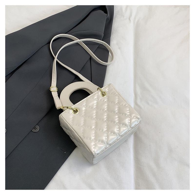 Solid color new version retro simple diamond embroidery thread casual shoulder crossbody portable small square bag woman