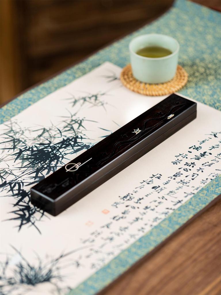 Agarwood Incense Gift Set: Incense Sticks, Rosewood Burner, and Incense Box