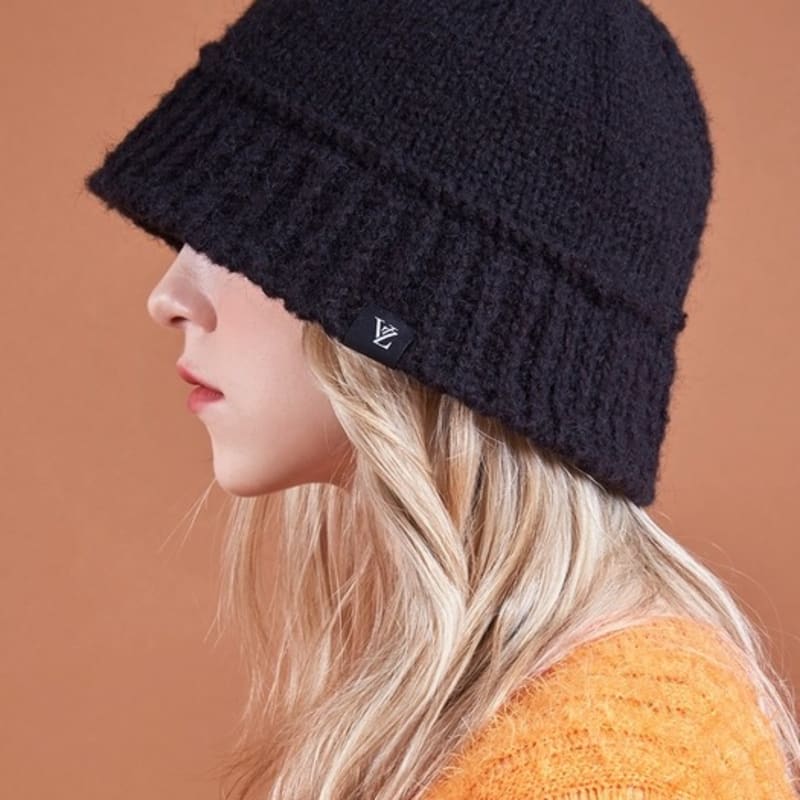 

Вязаная шерстяная панама VARZAR с монограммой, черная FREE