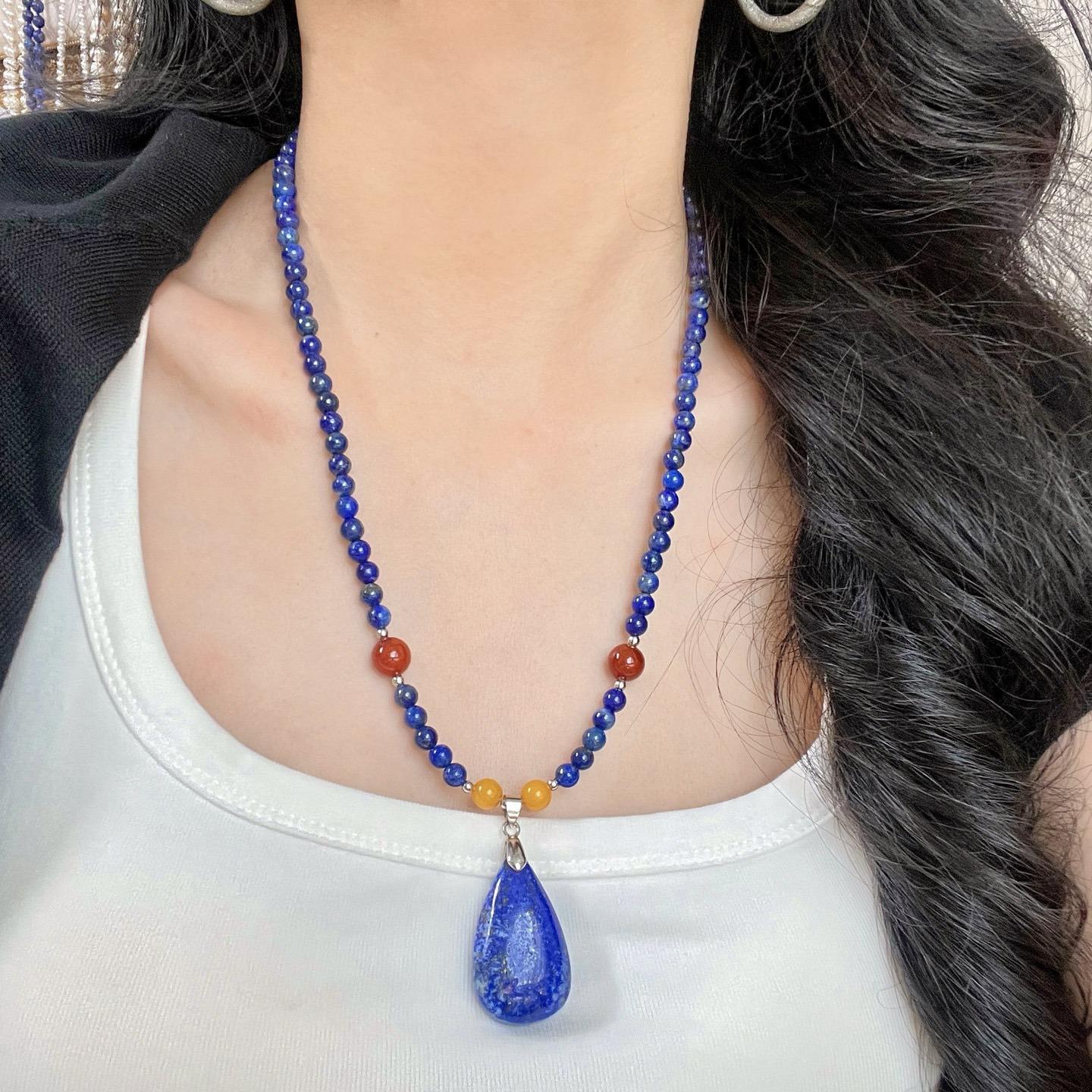 Autumn And Winter Natural Old Beeswax Lapis Lazuli Nanhong Design Necklace Collarbone Chain
