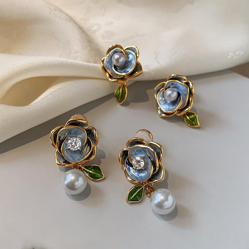 Flower Leaf Pearl Stud Earrings French Retro Baroque Earrings Light Luxury Elegant Temperament Earrings