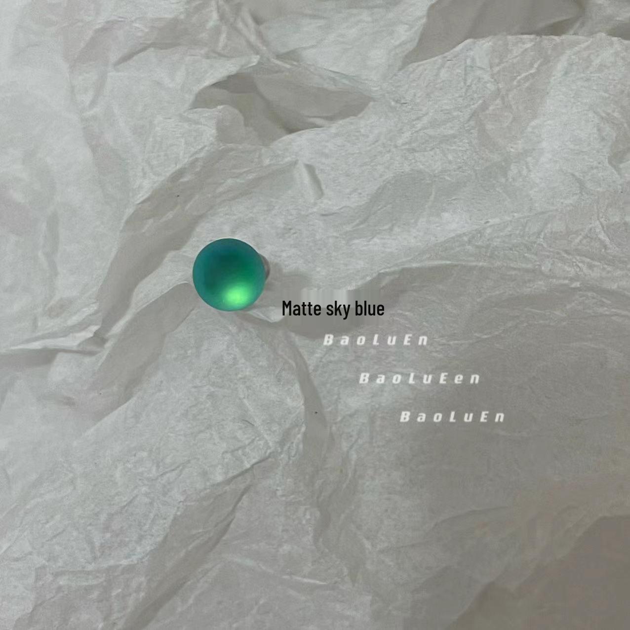 

Матовые титановые серьги-пусеты для пирсинга хряща с круглым шариком на винтовой закрутке - Модные украшения для горячей девушки