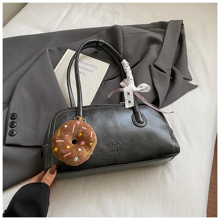 Винтажная сумка-багет большой вместимости, модная сумка-подушка и нишевая женская сумка через плечо для通勤 чёрный