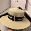Elegante Cappello di Paglia a Tesa Piatta, Cappello Estivo da Donna Stile Britannico per Gite al Mare Protezione Solare Parasole