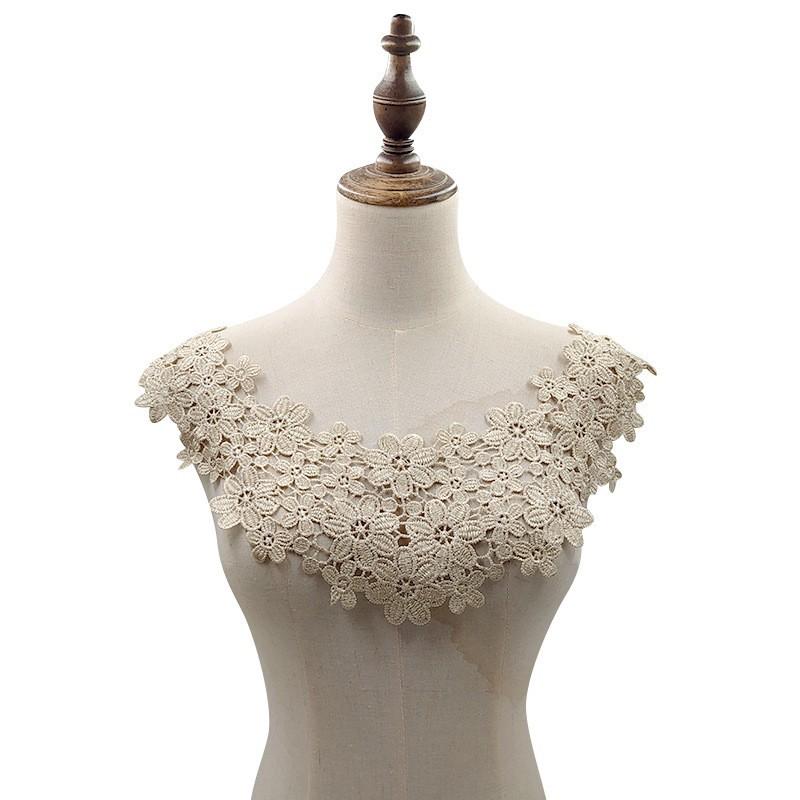 Wateroplosbare kanten kraag polyester zijde borduursel corsage driedimensionaal hol borduursel valse kraag DIY kant accessoires