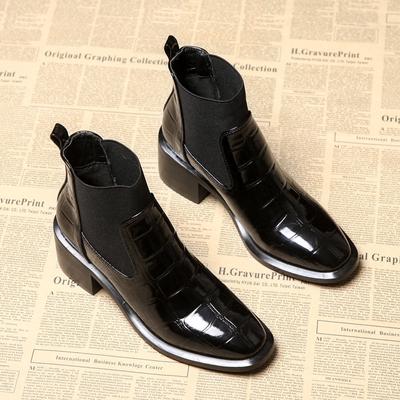 Kadın Yuvarlak Burun Blok Alçak Topuk Chelsea Bot Siyah Slip On Patent Deri Bilekte Bot Rahat Kaymaz Ayakkabı
