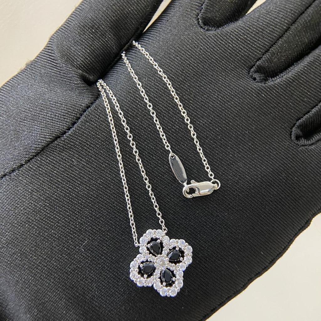 HW Colored Gem Hollow Four-Leaf Clover Necklace - Elegant Diamond Flower Pendant for Women