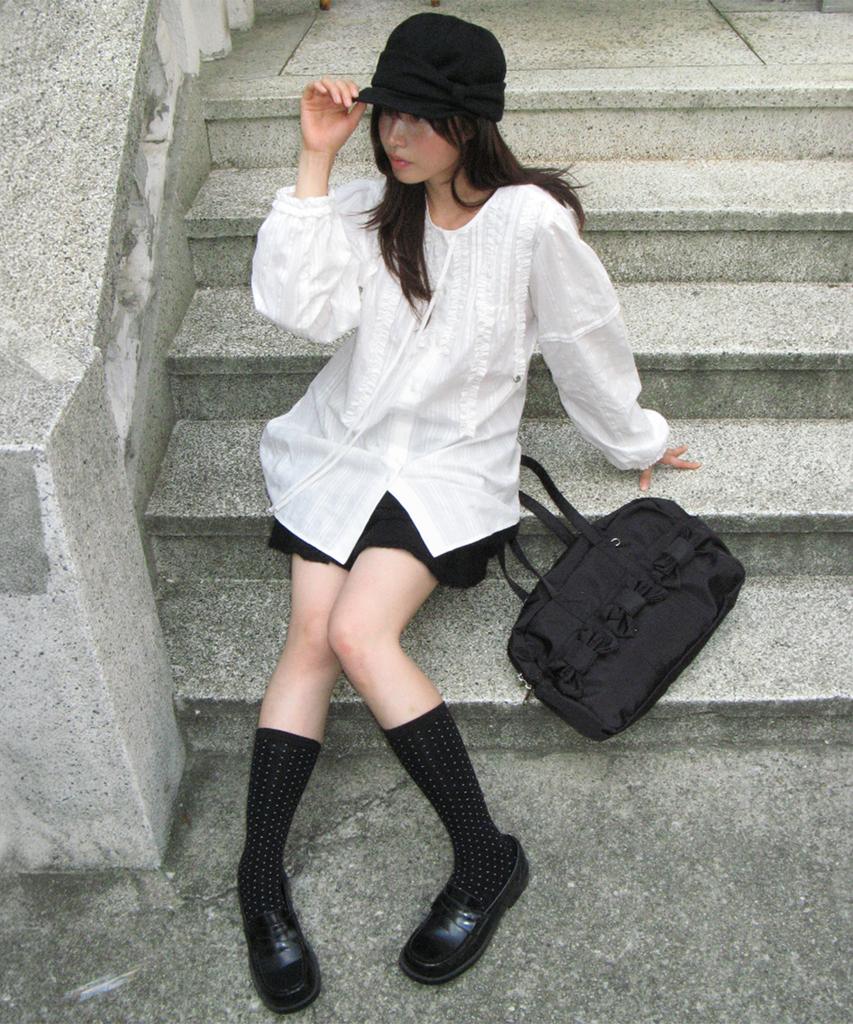 RONRON Lace Ruffle Blouse Ivory