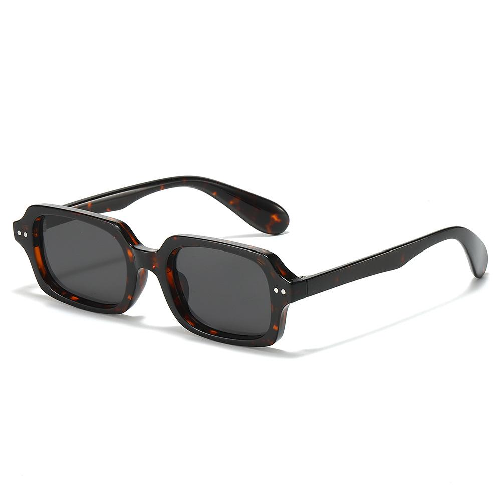 

Classic Rivet Square Vintage Sunglasses Women For Men Luxurious Brand Style Designer Shades Small Frame Punk Popular Sun Eyeglasses UV