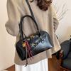 Portable Commuter Bag Women'S Fashion Retro Underarm Bag Simple Large Capacity Messenger Bag