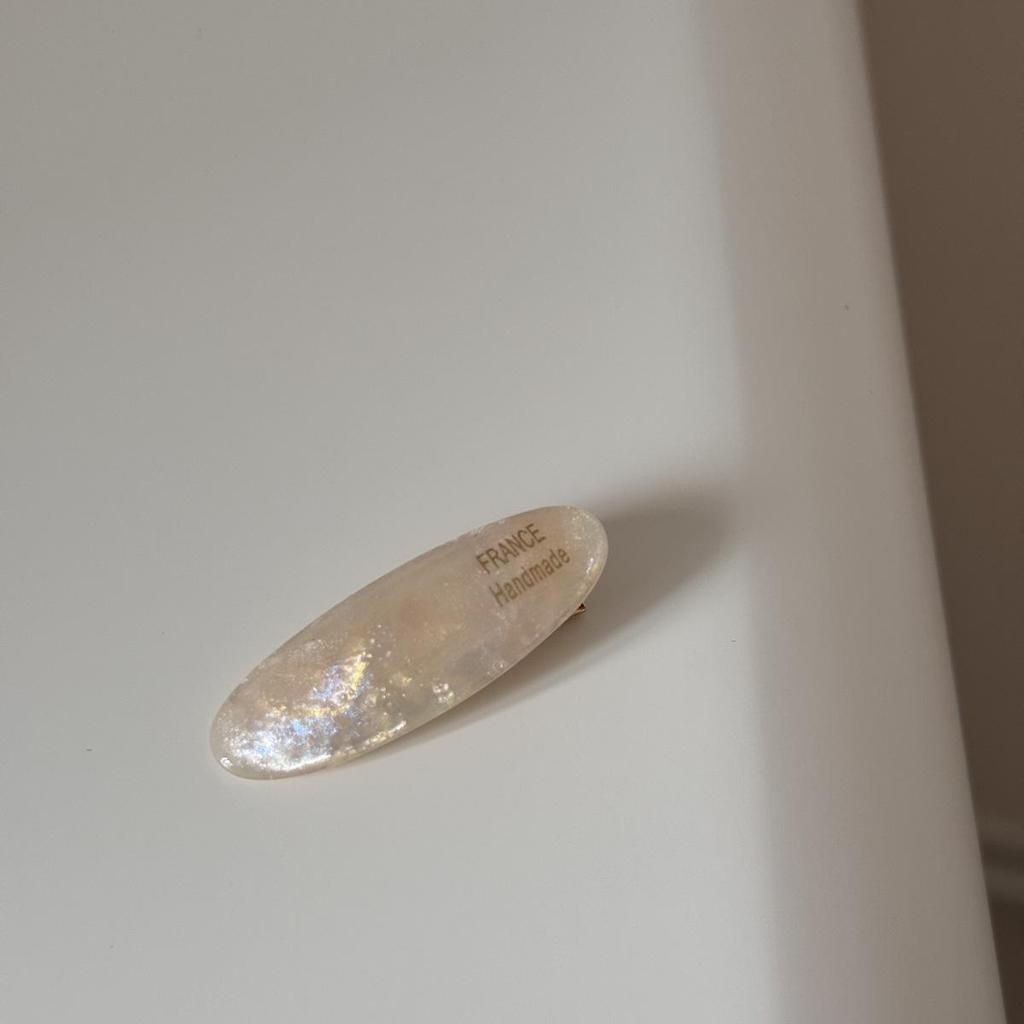 Gold Label Acetate Oval Hair Clip - New Bangs and Side Clip Accessory