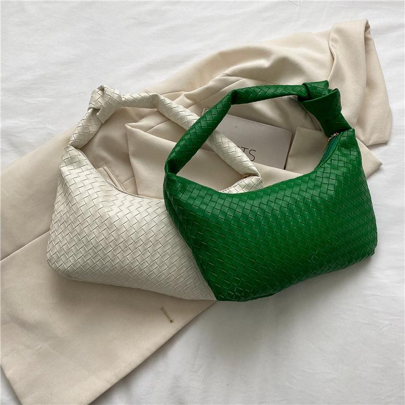 Internet celebrity retro simple bag women 2025 new fashion casual oblique span woven bag shoulder armpit small square bag