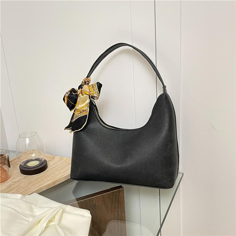 

Retro soft leather large-capacity commuter armpit bag women s autumn and winter solid color simple and versatile personalized casual shoulder bag чёрный