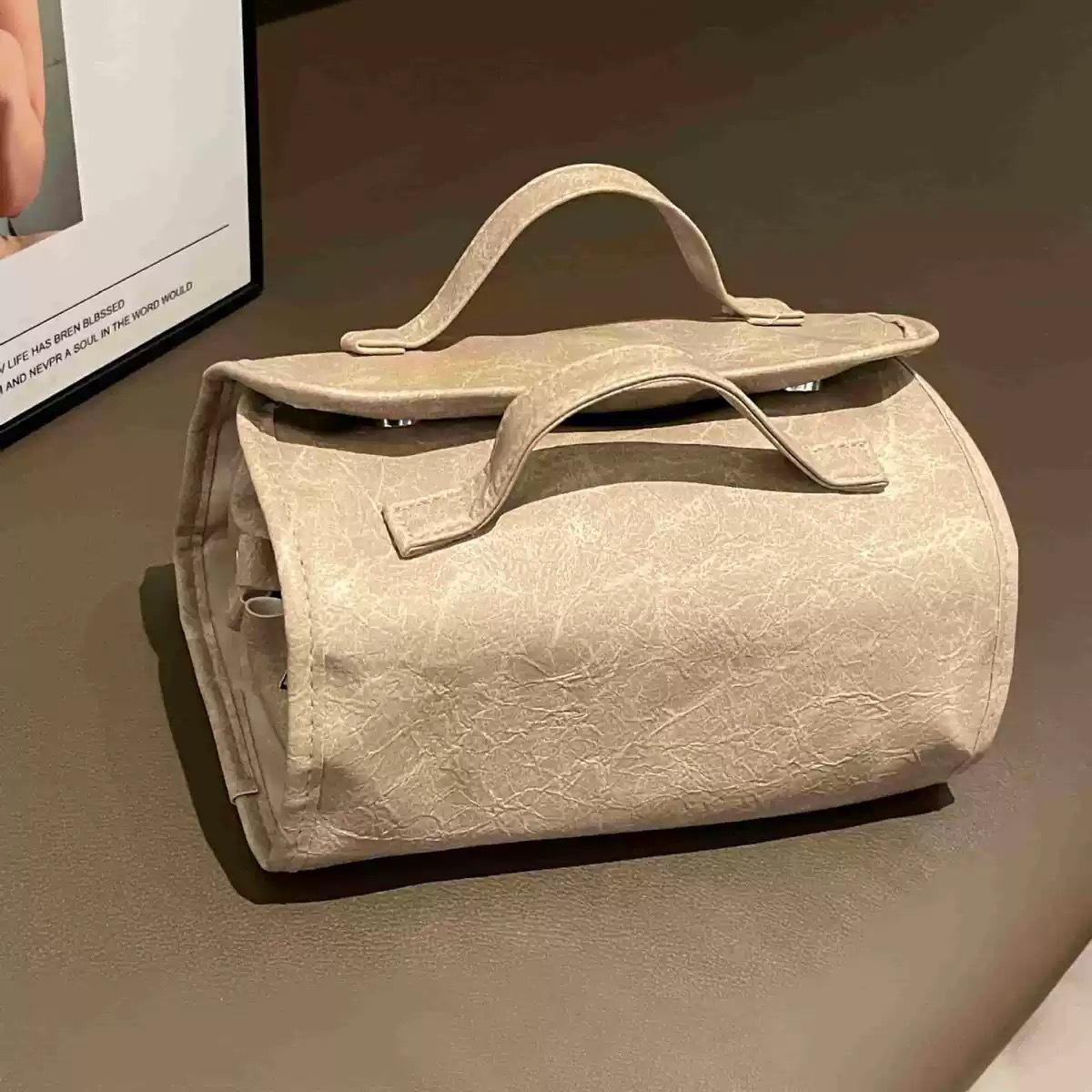 

Versatile Travel Makeup Bag: Detachable, Portable & Spacious 4-in-1 Toiletry Organizer 24*14*12 cm