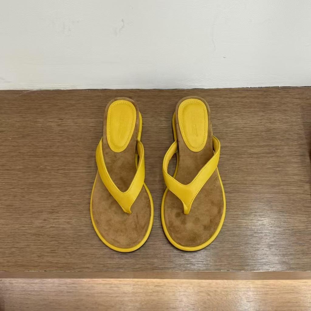 Wedge heel flip-flops shoes summer outer wear slippers 2025 new temperament versatile round head wedge heel high heel sandals women