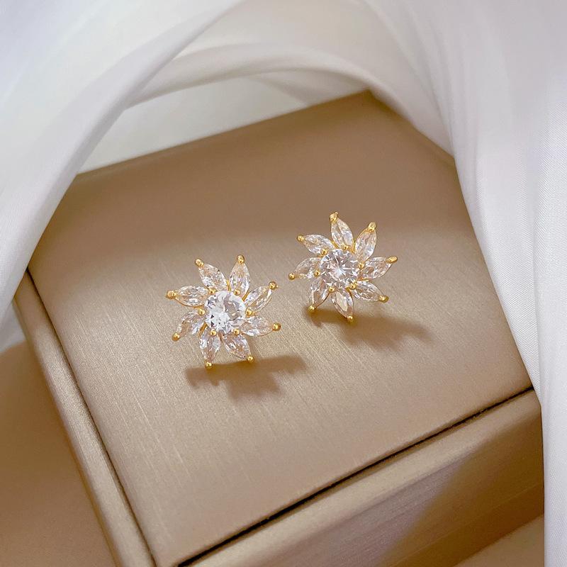 Micro-Inlaid Necklace Earrings Set Light Luxury Rotating Flower Personality Temperament Banquet Earrings Item Combination