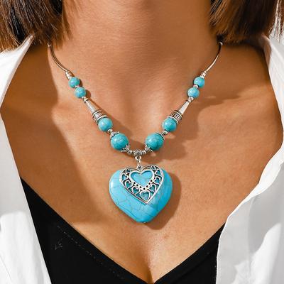 Pingente de amor turquesa de estilo étnico boêmio com colar em forma de coração vazado de vários elementos