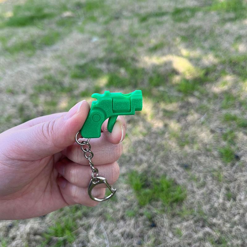 Creative Weapon Mini Gun Model Pendant Keychain  Bag Decoration Stress Relieving Toys Keychain Car Key Rings Gifts