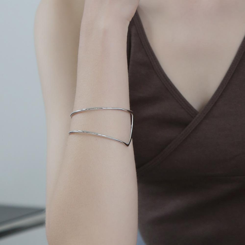 Dieuamour Orbi Open Bracelet