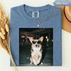 Zabawna Koszulka z Corgi Pijącym Kawę Lodową, Koszulka Corgi Comfort Colors®, Prezent dla Psiej Mamy, Prezent dla Miłośnika Zwierząt, Sarkastyczna Koszulka Graficzna, Modne Zwierzę