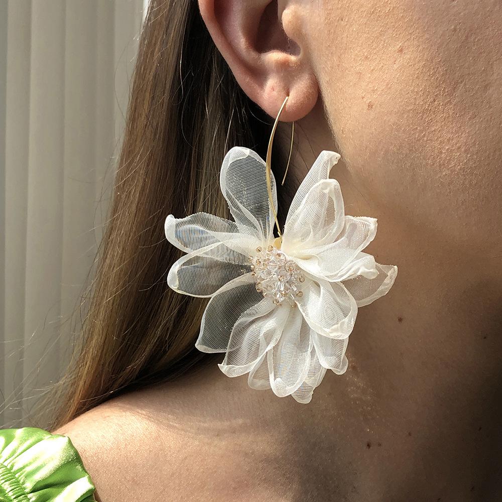 Holiday Wind Fairy Fabric Flower Earrings Mori Earrings Female Fashion Temperament Fresh Earrings.