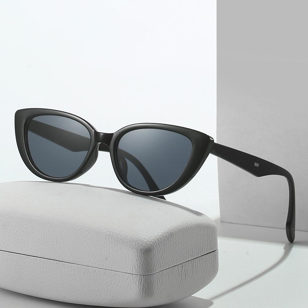 Retro Triangular Cat Eye Glasses For Women'S High-End Ins Black Small Frame Street Sunglasses Round Face Glasses