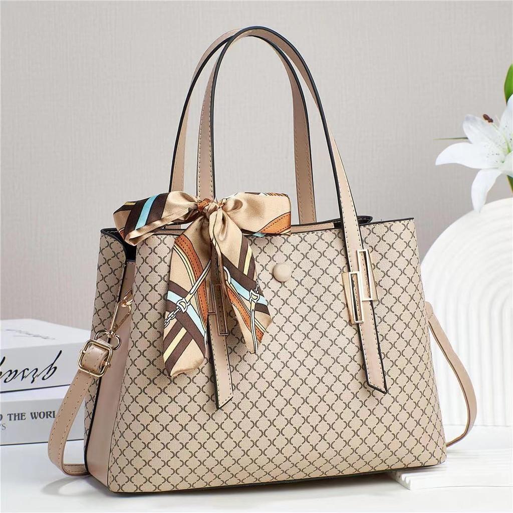 Stylish Versatile Large Capacity Womens Handbag For Everyday Use With Trendy Design