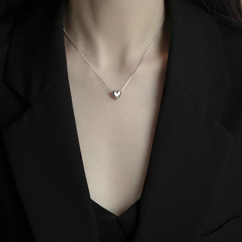 Korean Style Heart Pendant Necklace: Fashionably Versatile Clavicle Chain for Women