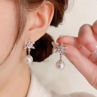 Winter Snowflake Pearl Earrings Women'S Exquisite Earrings S925 Wind Earrings French Temperament Ears