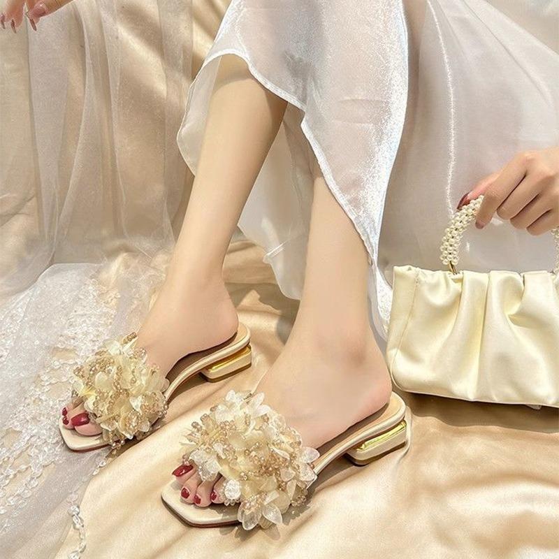 New celebrity niche flower fairy thick heel cool slippers female summer wear fashion out flat bottom one-word