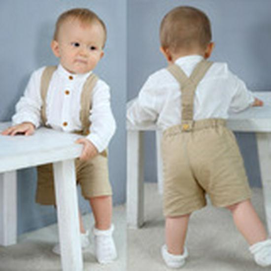 Completo formale per ragazzo in stile britannico: Completo due pezzi: Camicia con papillon, Bretelle e Pantaloni lunghi.