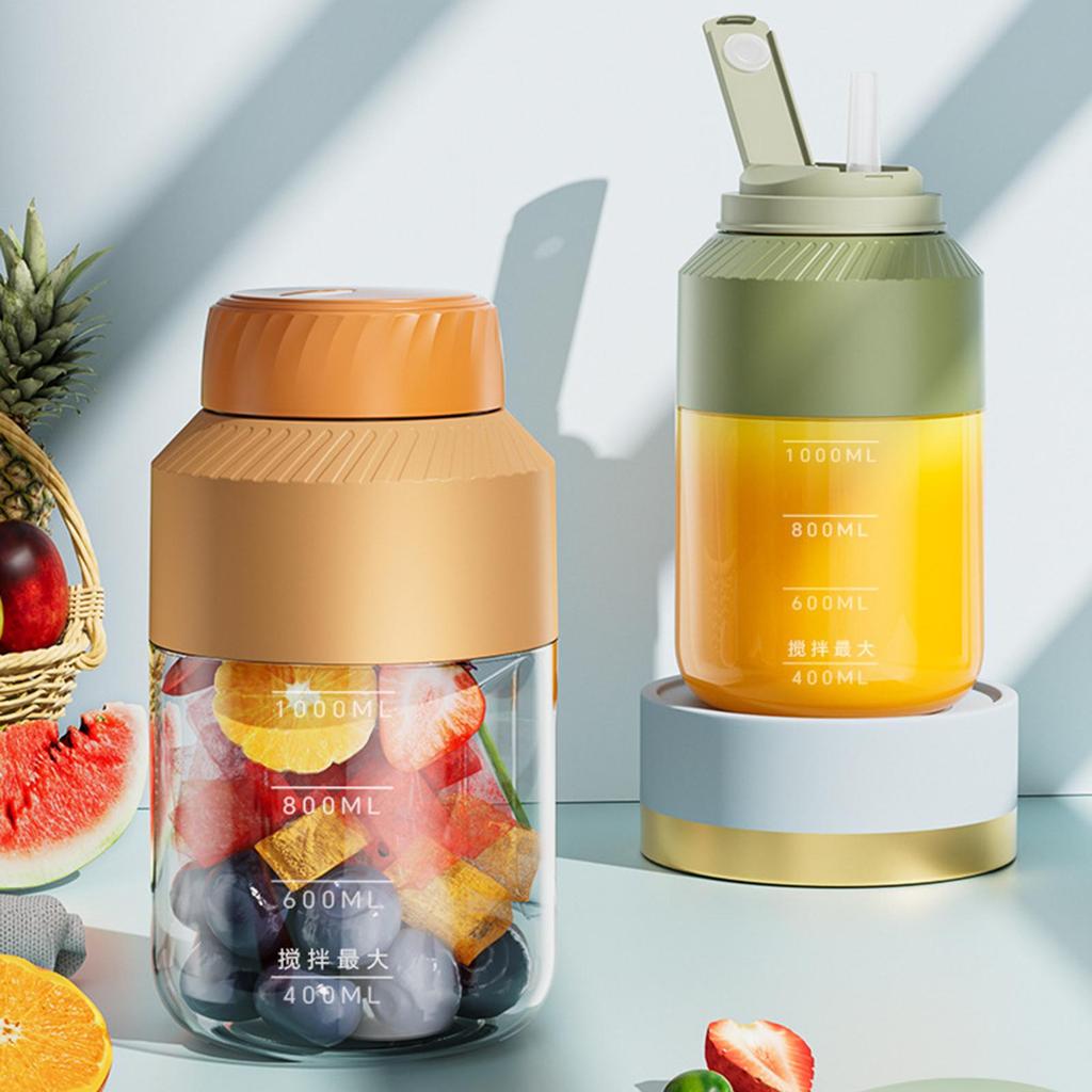 Compact Rechargeable Blender for Living