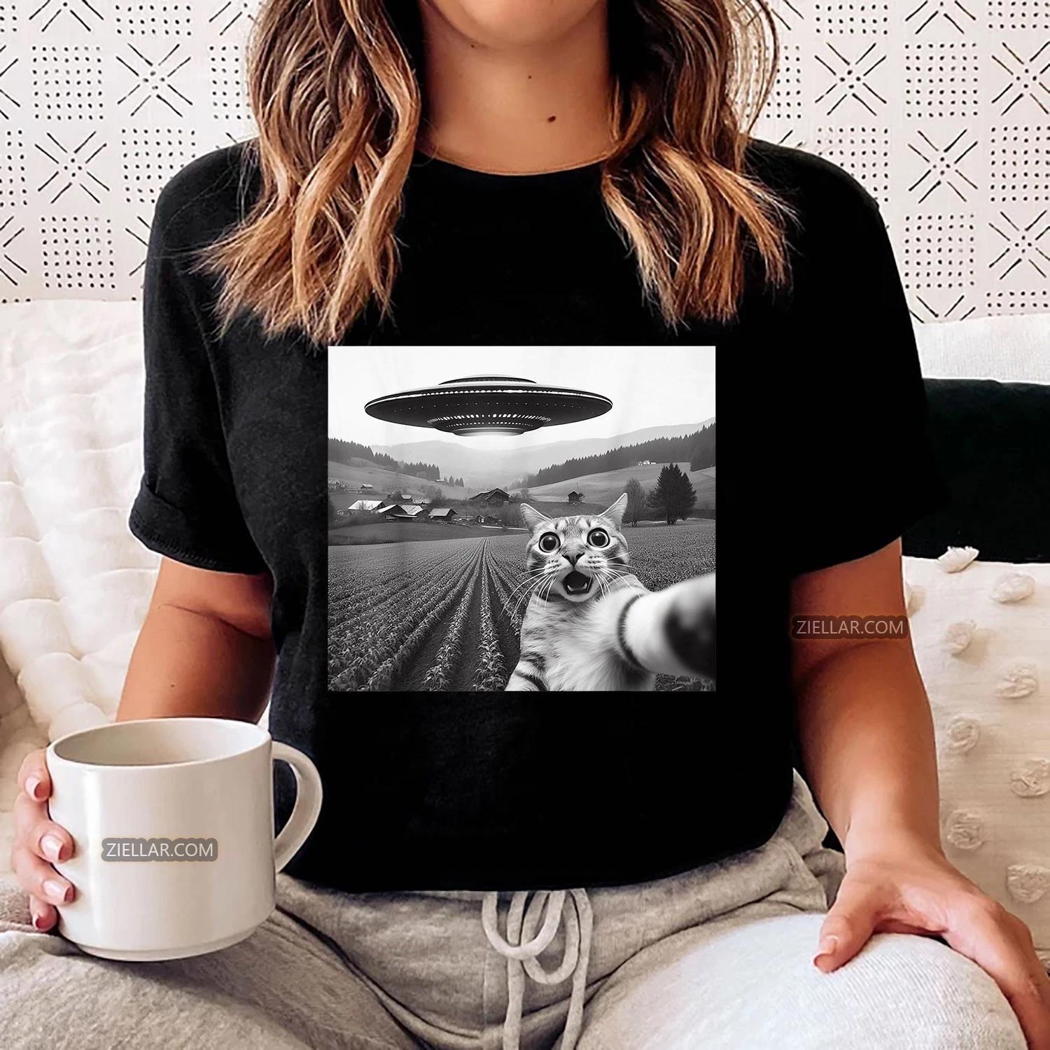 Funny Cat Selfie UFO T-shirt Alien Abduction Space Lover Gift Tee Unisex S