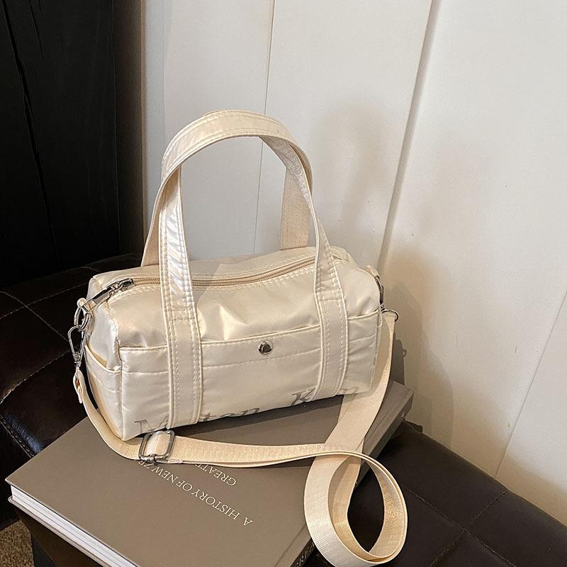 Premium large-capacity armpit bag, new large-capacity pillow bag, simple shoulder messenger bag.