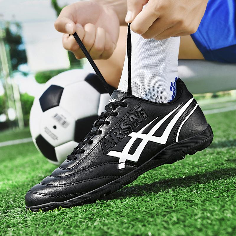 Hochwertige TF Fußballschuhe für Herren Outdoor Rutschfest Herren Fußballschuhe Modedesign Leichtgewicht Jugendliche Futsal Sneaker