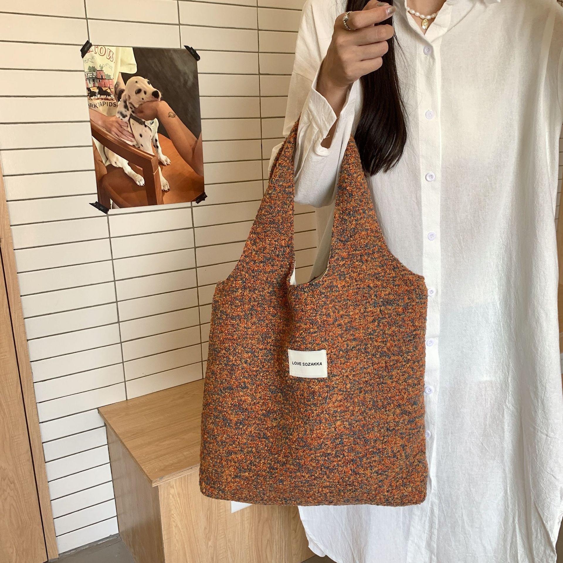 Женская универсальная шерстяная сумка на плечо с жилетом большой вместимости в стиле — фото 11