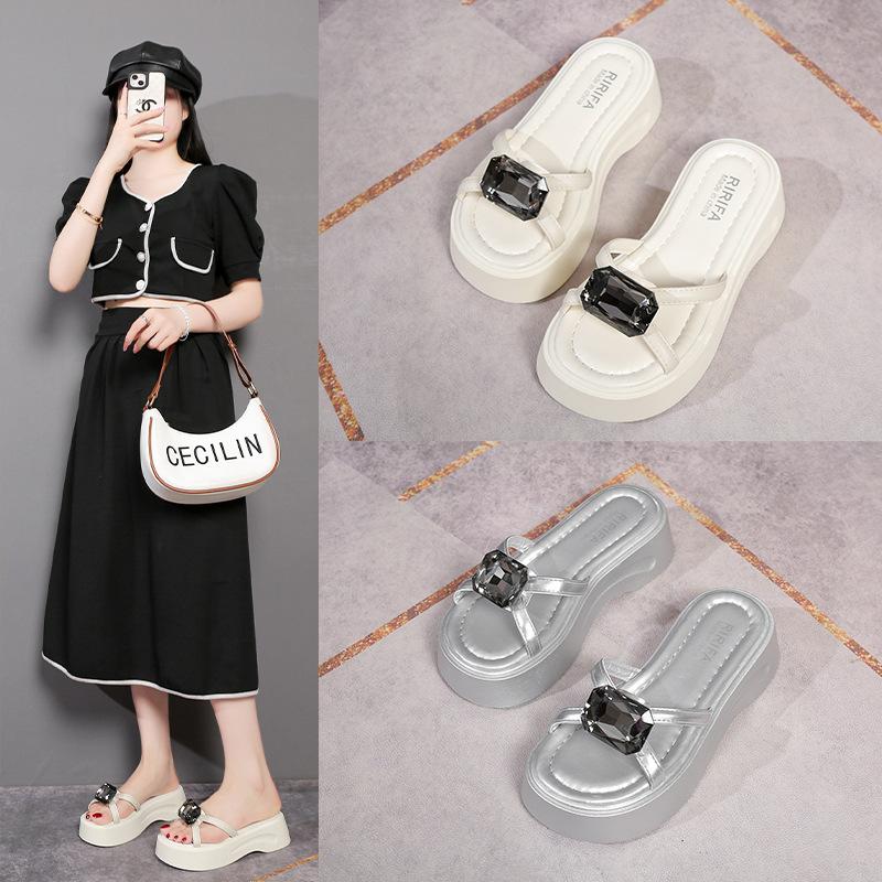 Auf Scheiße treten Französischer Muffin Dicksohlige coole Hausschuhe Damen Sommerbekleidung 2025 neuer Feenstil vielseitig Ein-Wort-Schlappen Damen