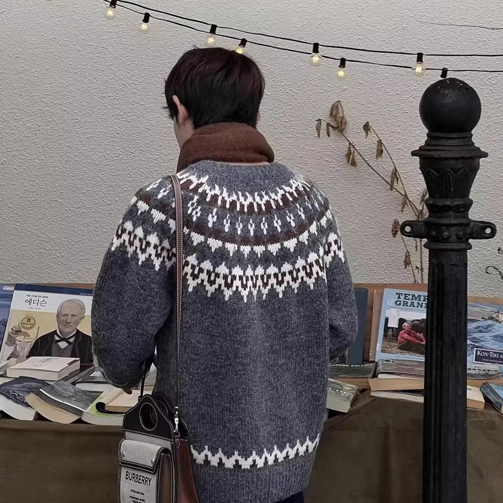 Retro Fair Isle Round Neck Jacquard Pullover - Trendy Loose Knitwear for Couples, Long Sleeve.