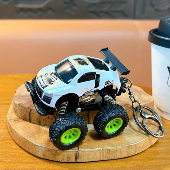 Keychain Pendant Portable Off-Road Racing Design Keyring with Metal Ring Pull-Back Toy Mini Car Keychain Toy