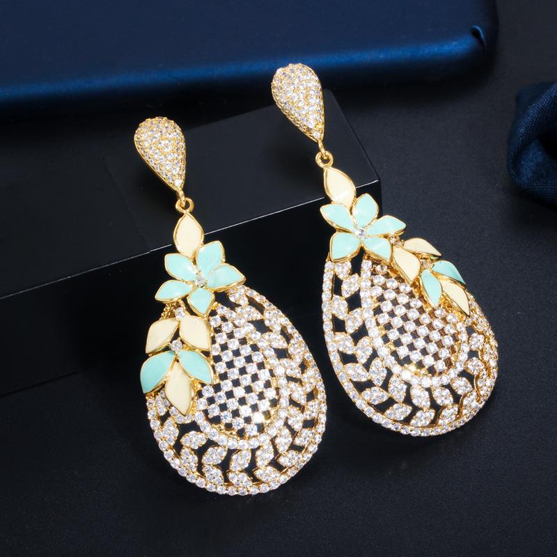 

Ретро и элегантные серьги-подвески с цирконом и эмалью, гальванизированные настоящим золотом, с сохранением цвета золотой