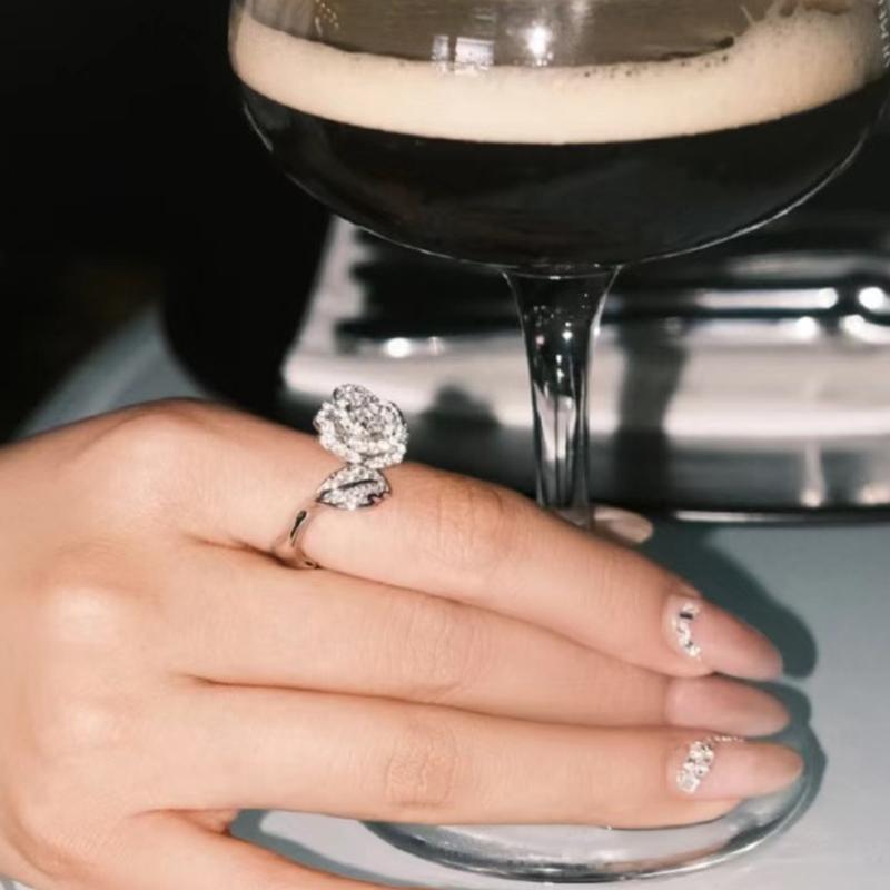 Musla Design Elegant 925 Sterling Silver Luxury Ring with Romantic Roses Design Perfect for Ladies' Sophisticated Style