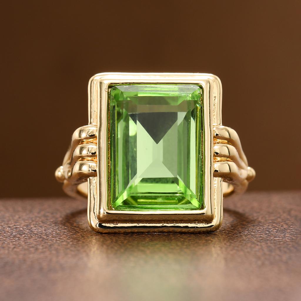 Luxurious cut artificial gemstone ring made of copper for ladies' jewelry. Suitable for parties and dates.
