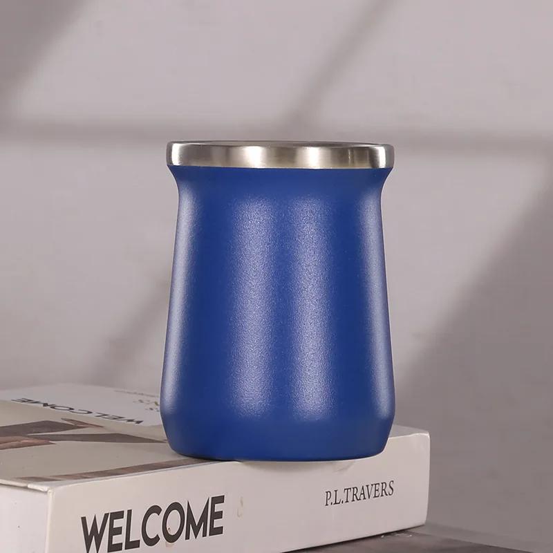 Ein doppelwandiger 8oz Isolierbecher aus Edelstahl 304 mit einem schlichten europäischen Stil, geeignet für zu Hause und auf Reisen